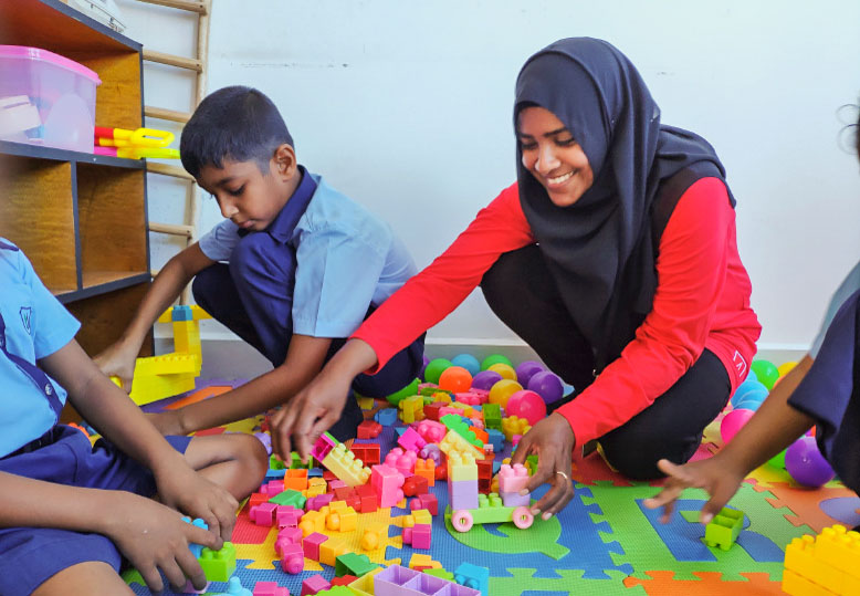 ބީއެމްއެލް އިން 10 ސްކޫލެއްގެ ސެން ކްލާހަށް ބޭނުންވާ ތަކެތި ހަދިޔާކޮށްފި