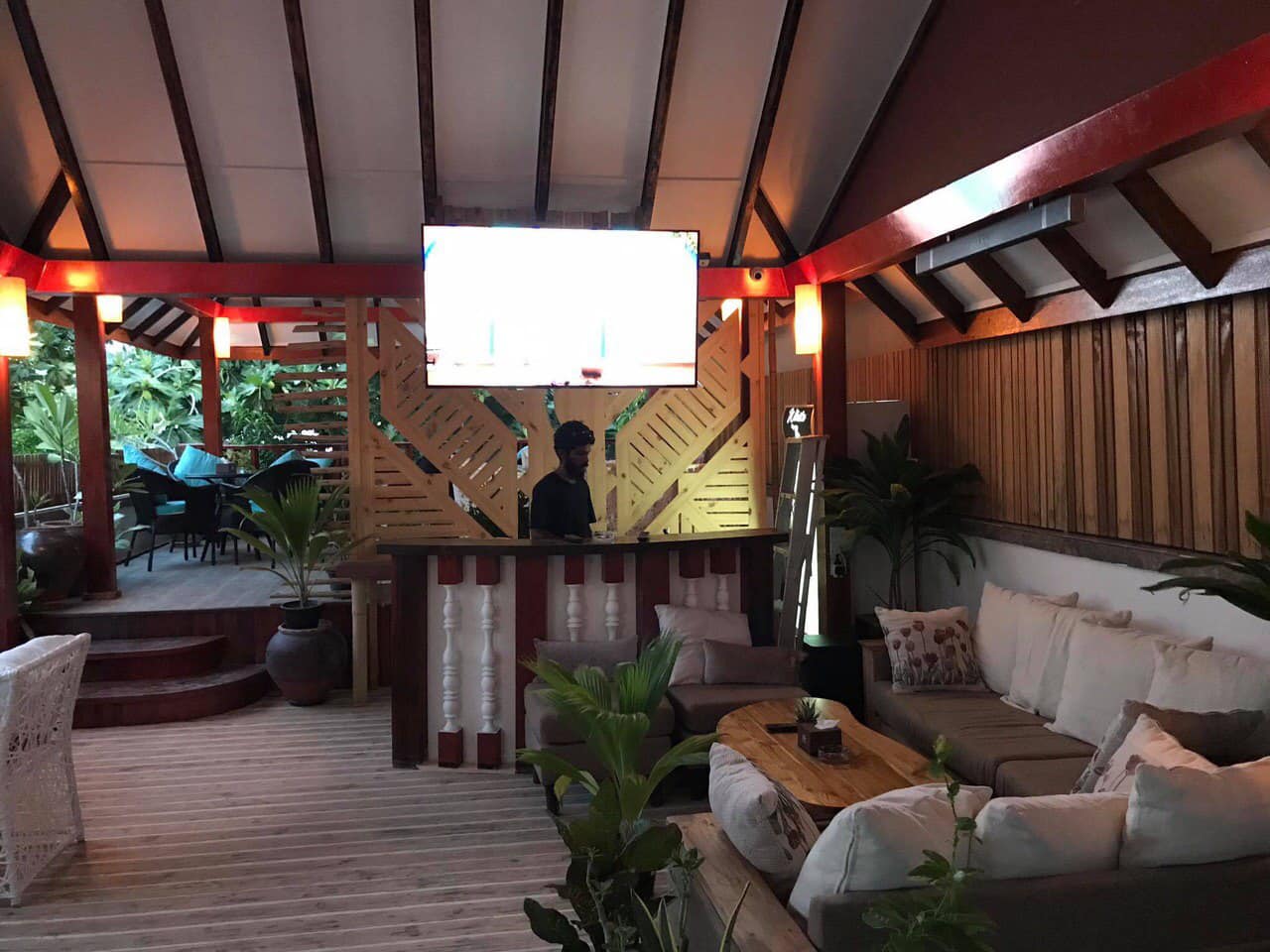 އޭދަފުށީގައި ކެފޭ/ރެސްޓޯރަންޓްތައް އާއްމުކޮށް ހުޅުވަން ހުއްދަ ދީފި