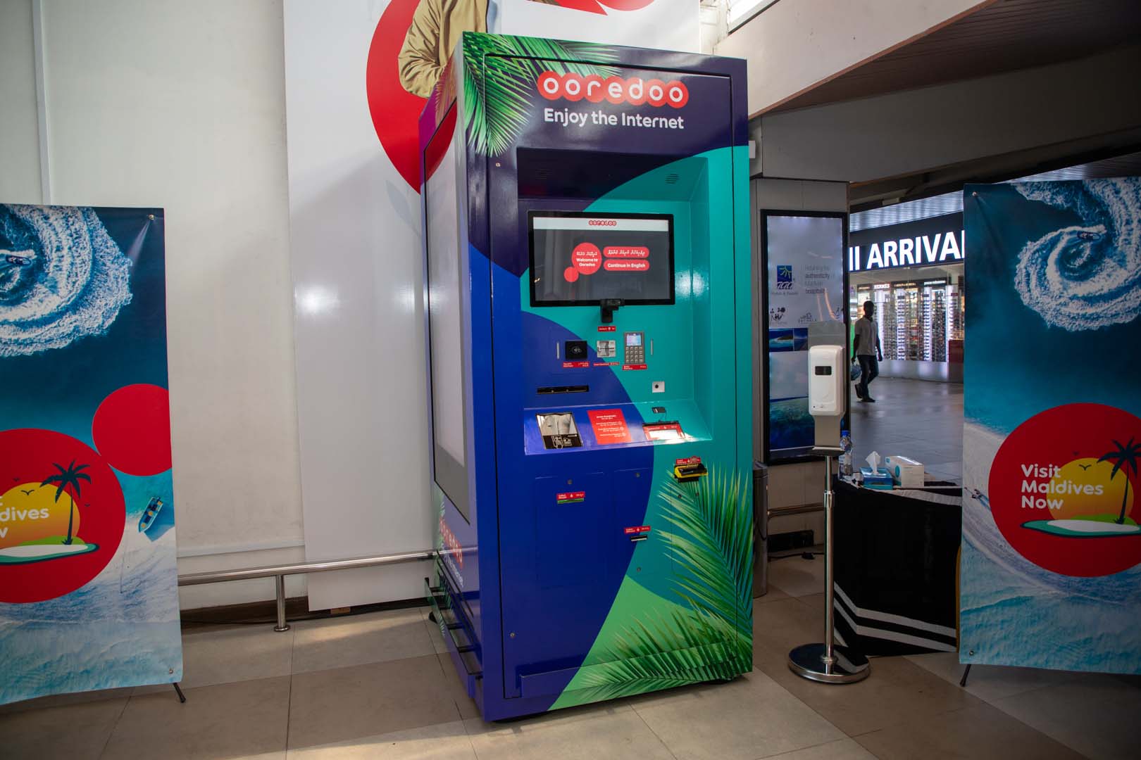 ޓޫރިސްޓުންނަށް ޚާއްސަ ސެލްފް ސާވިސް ކިއޯސްކެއް އުރީދޫން އެއާޕޯޓުގައި ބަހައްޓައިފި