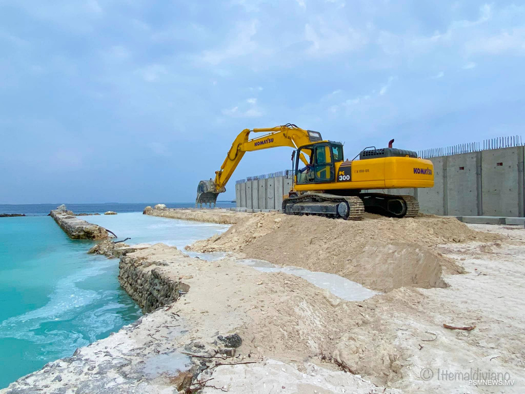 ދޮންފަނު ބަނދަރު ހަދަން ފަށައިފި