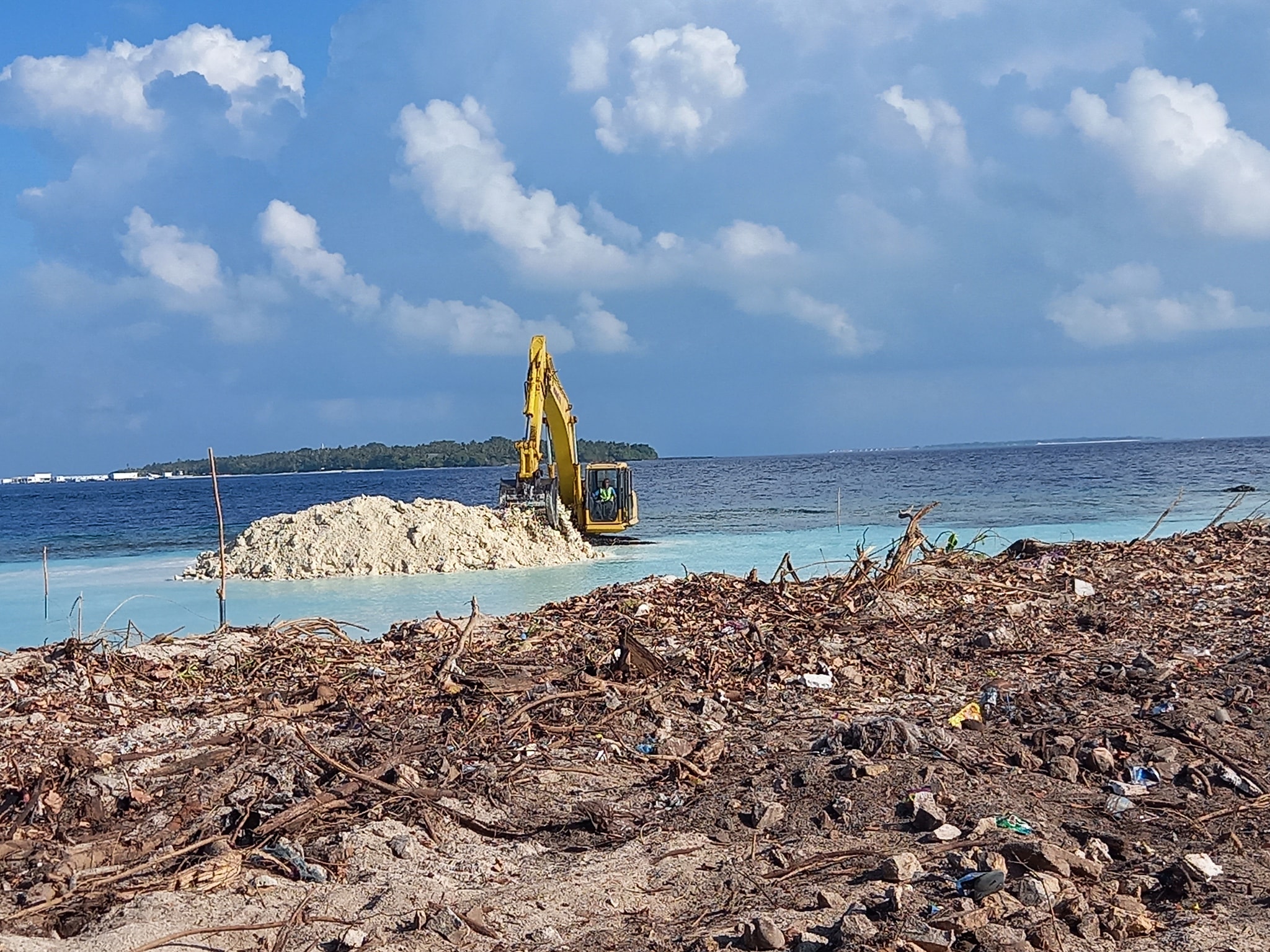 ކިހާދޫ ބަނދަރު ހަދަން ފަށައިފި