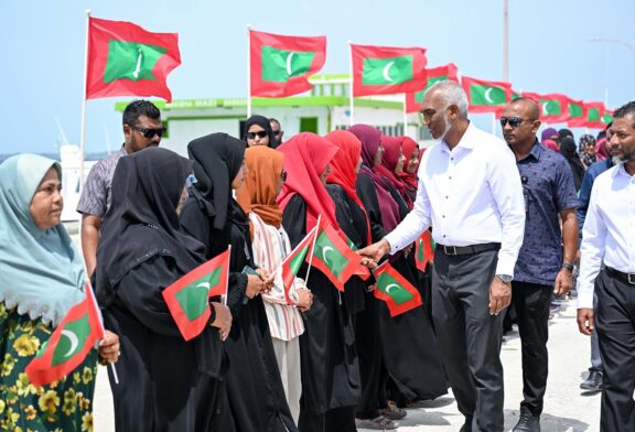 އަތޮޅު ކައުންސިލް އުވާލައިގެން ސަލާމަތްވާ ފައިސާ ރަށު ކައުންސިލްތަކަށް ބަހާނަން: ރައީސް