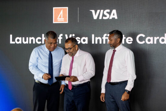 ބީއެމްއެލްއިން ވިސާ އިންފިނިޓް ކާޑު ރާއްޖެ އަށް ތައާރަފްކޮށްފި